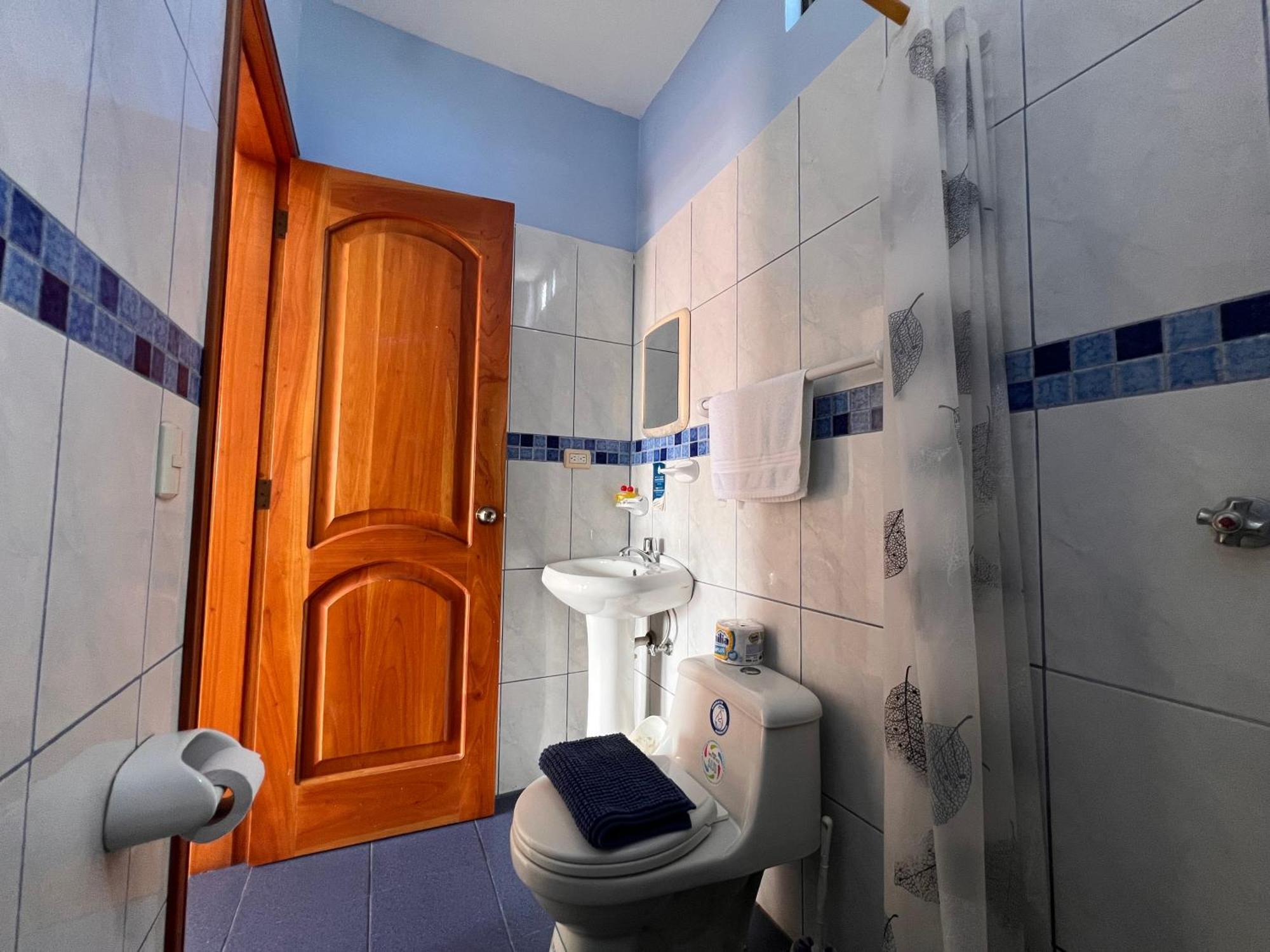 Hostal Casa Cascada 푸에르토아요라 외부 사진