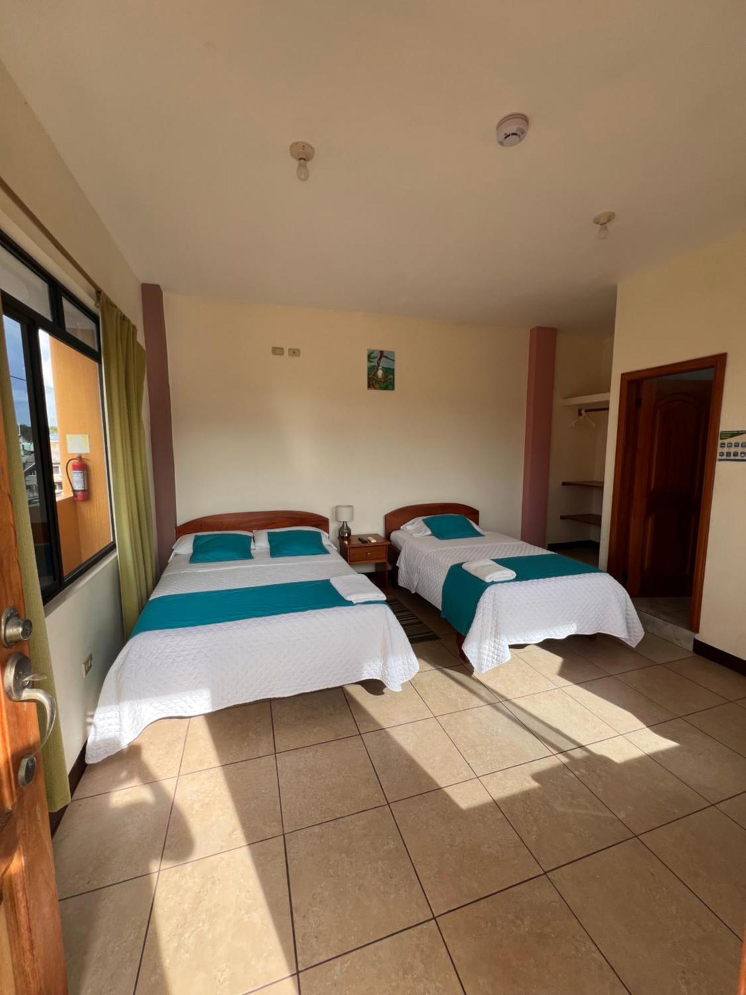 Hostal Casa Cascada 푸에르토아요라 외부 사진
