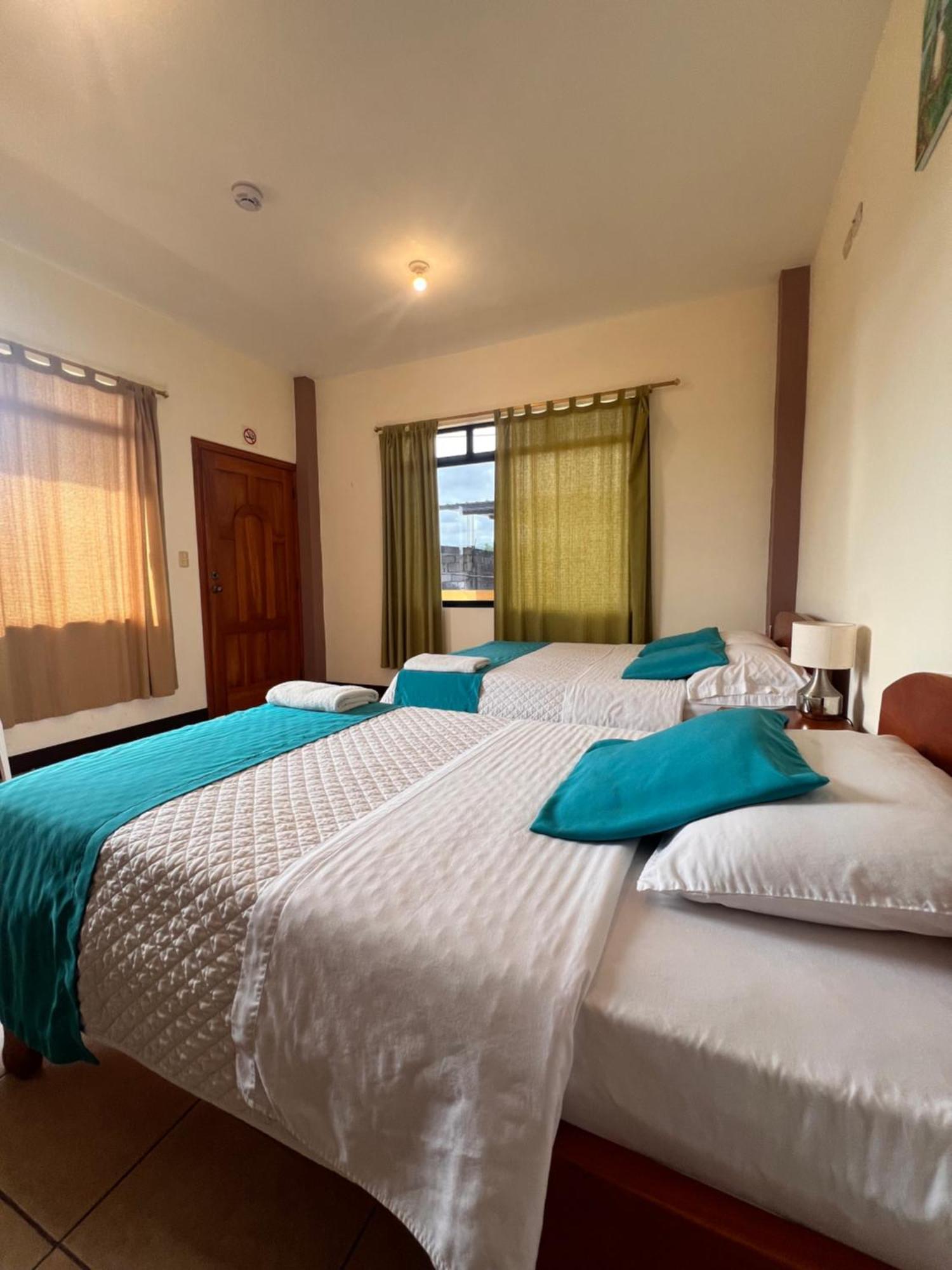Hostal Casa Cascada 푸에르토아요라 외부 사진