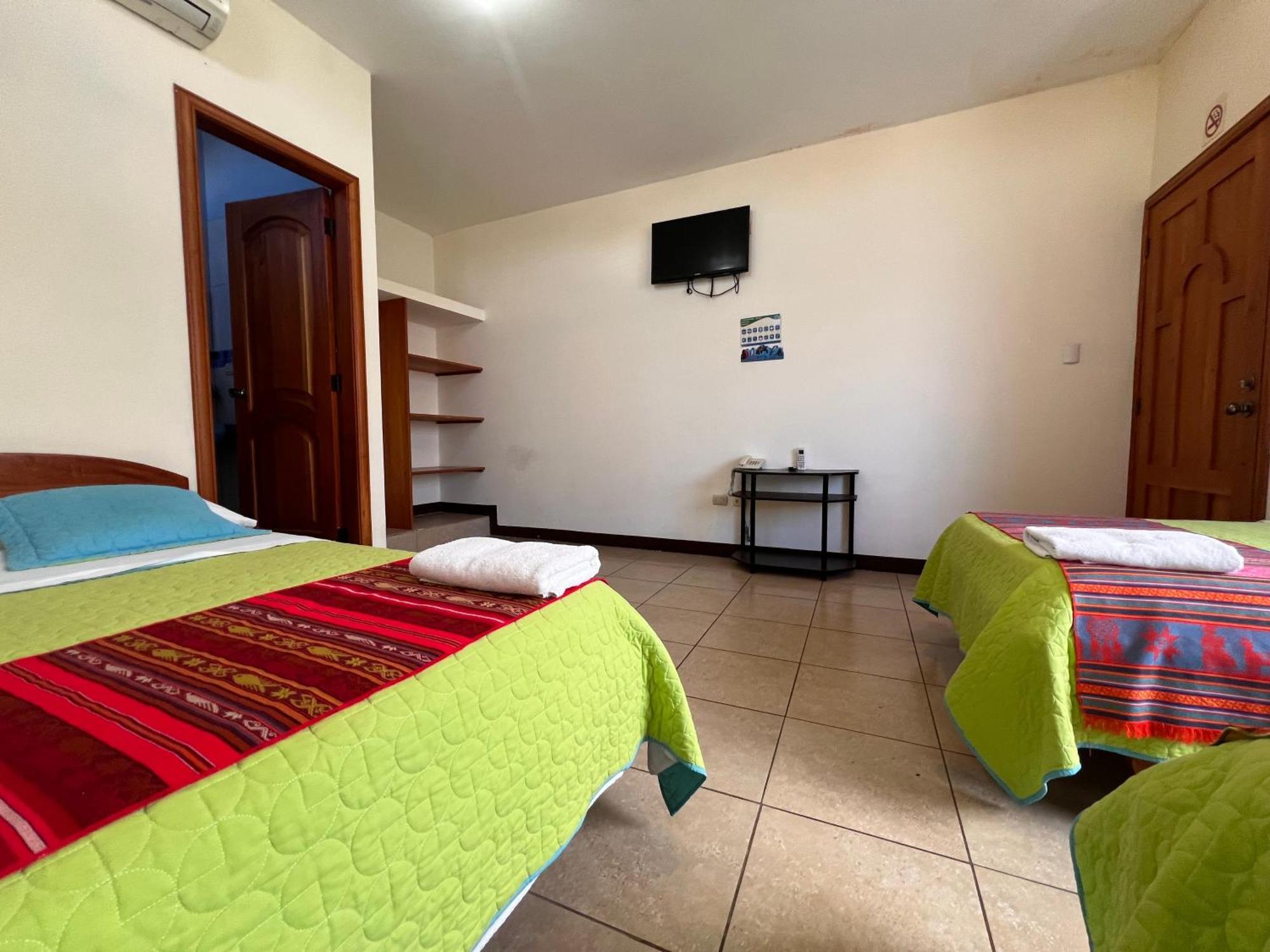 Hostal Casa Cascada 푸에르토아요라 외부 사진