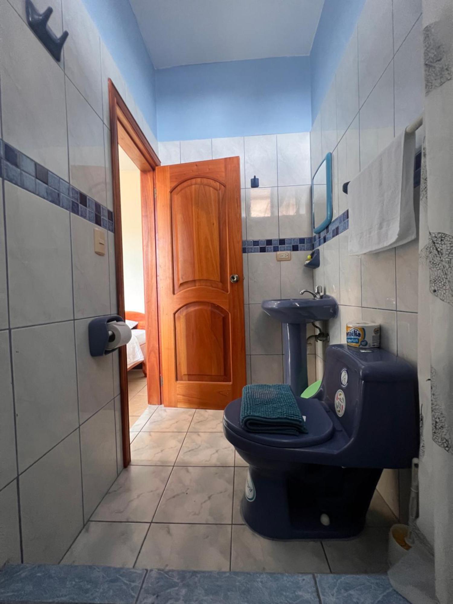 Hostal Casa Cascada 푸에르토아요라 외부 사진