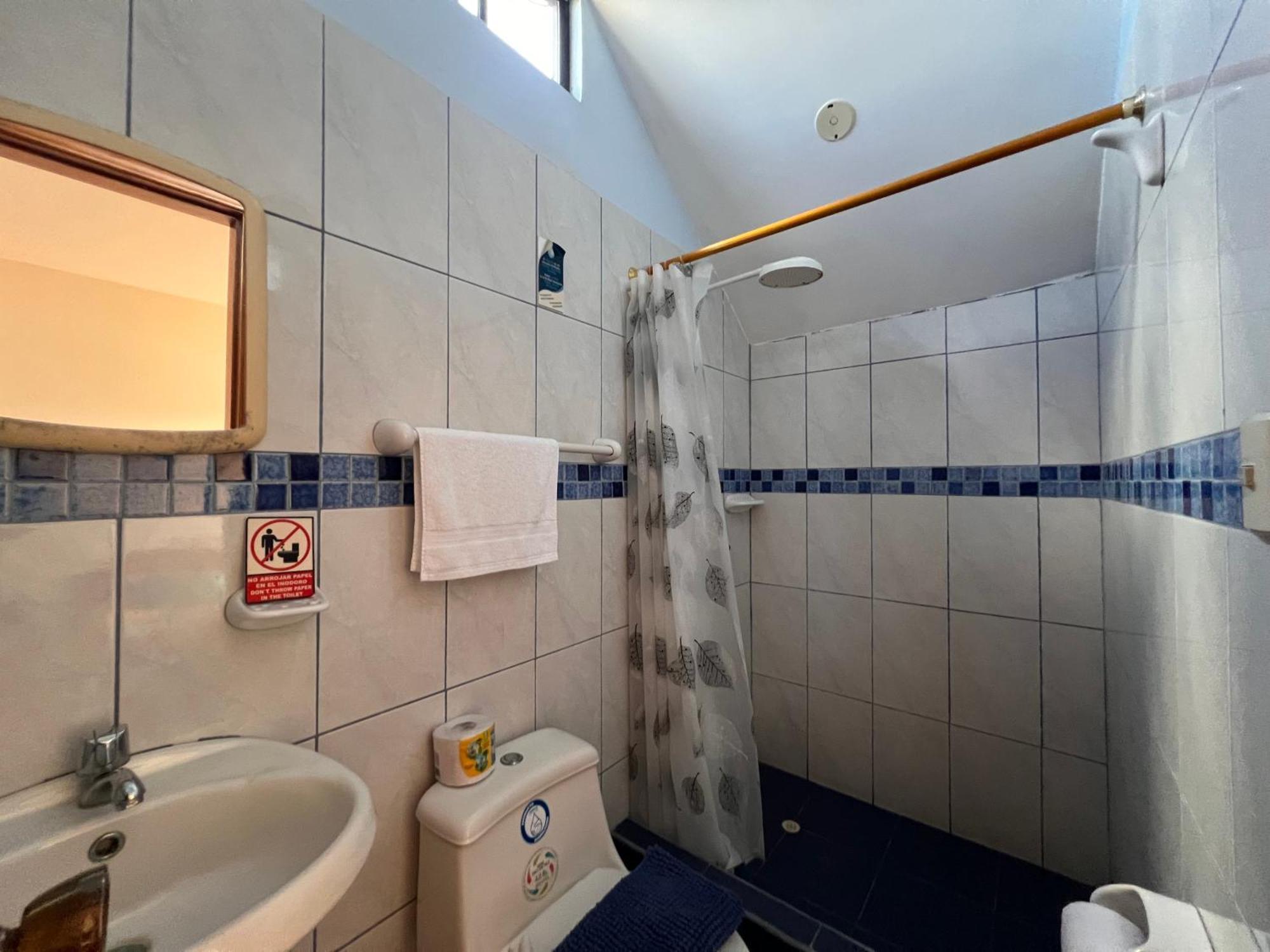 Hostal Casa Cascada 푸에르토아요라 외부 사진