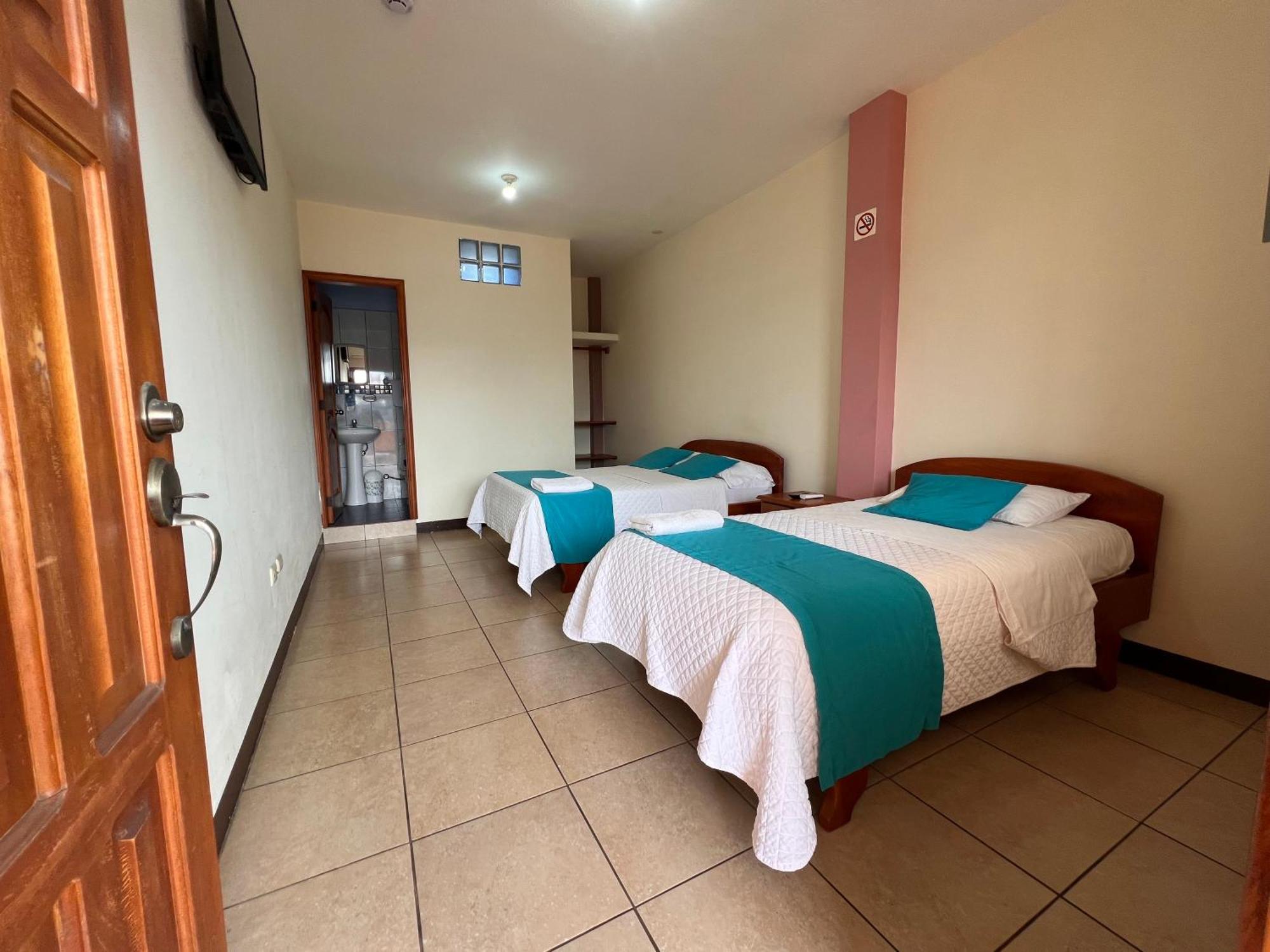 Hostal Casa Cascada 푸에르토아요라 외부 사진
