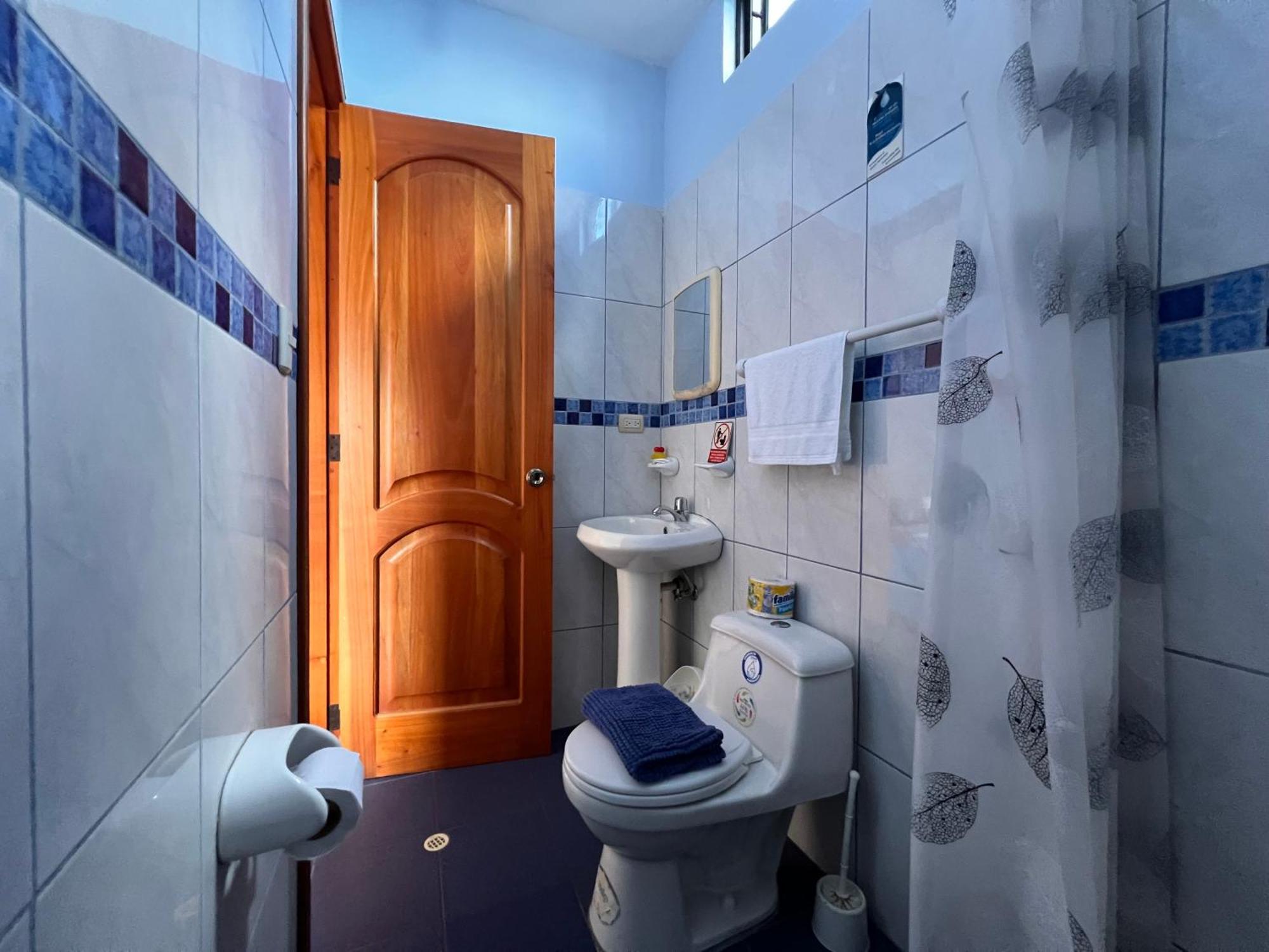 Hostal Casa Cascada 푸에르토아요라 외부 사진