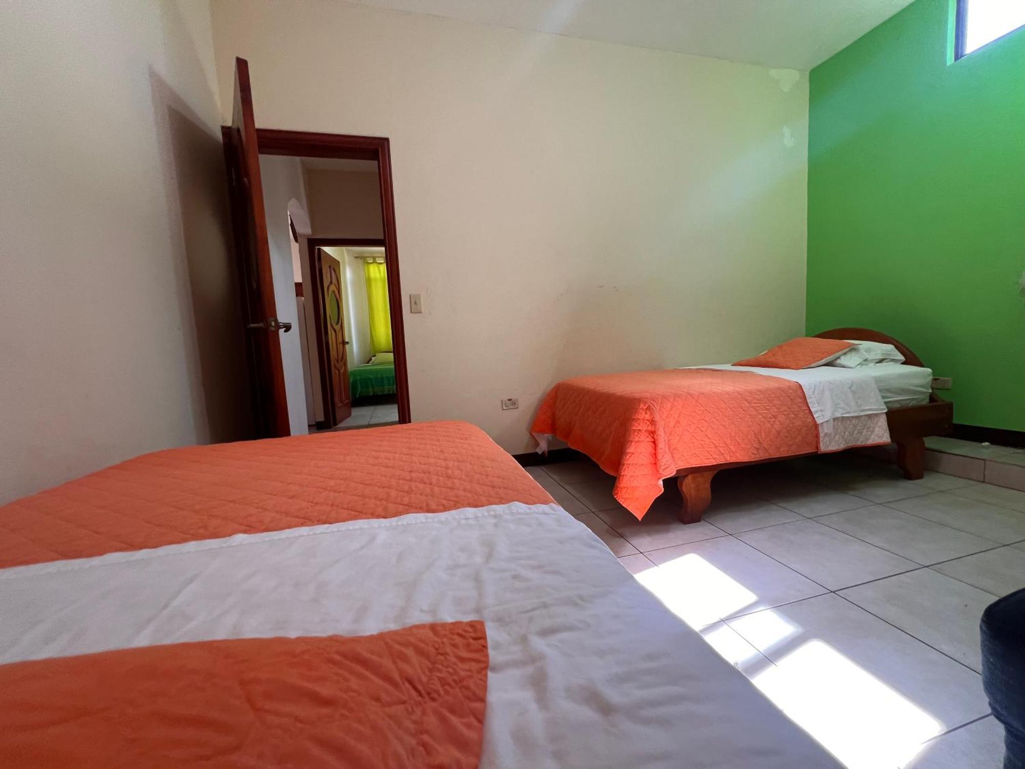 Hostal Casa Cascada 푸에르토아요라 외부 사진