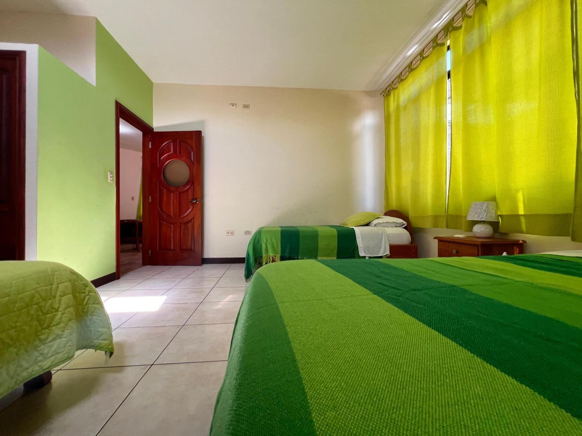 Hostal Casa Cascada 푸에르토아요라 외부 사진
